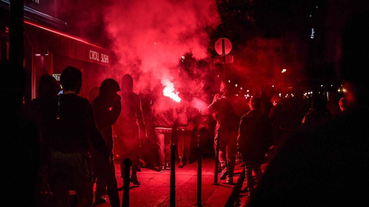 Fransa'da muhabirleri hedef alan polis iddetine knama