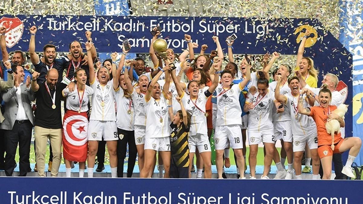 Turkcell Kadn Futbol Sper Ligi'nde eyrek finale ykselen takmlar belli oldu