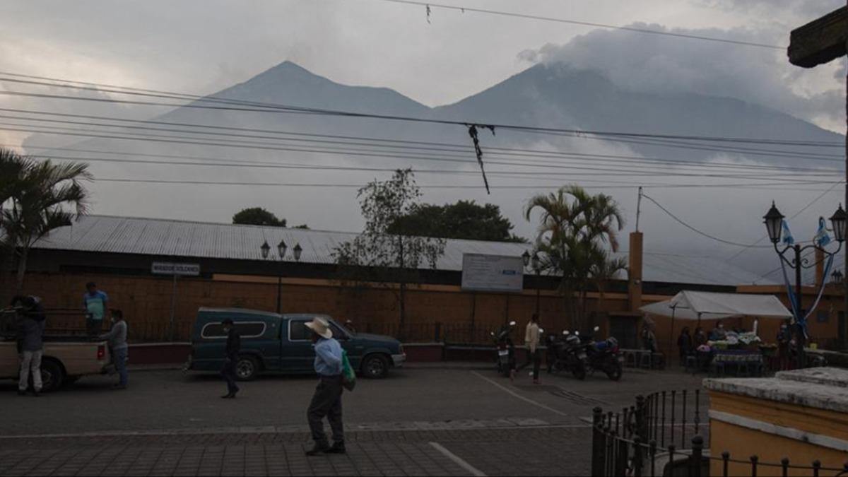 Fuego Yanarda'nn faaliyete getii Guatemala'da 1054 kii tahliye edildi