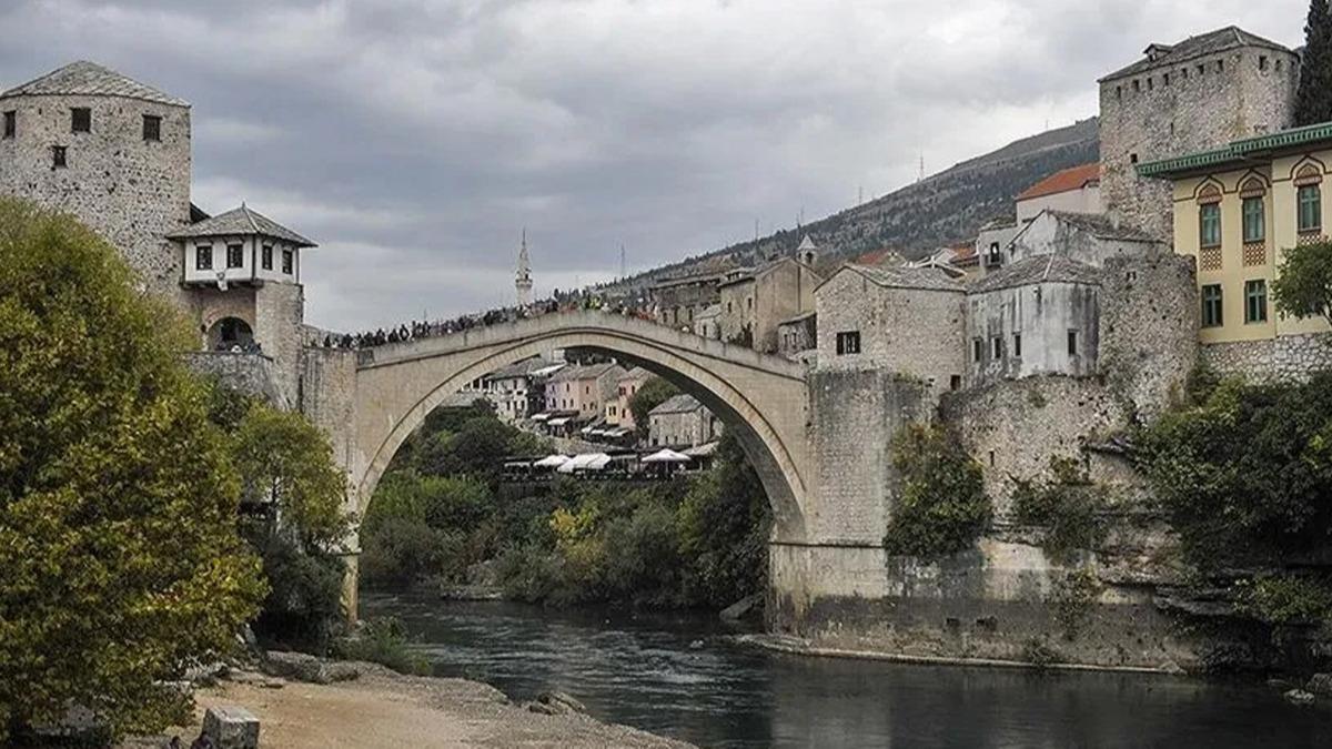 Mostar Kprs'nn yklma anna ait yeni grnt ortaya kt