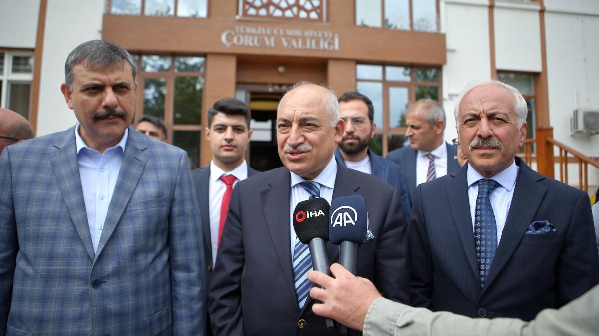 Trkiye Futbol Federasyonu Bakan Mehmet Bykeki orum FK'yi ziyaret etti