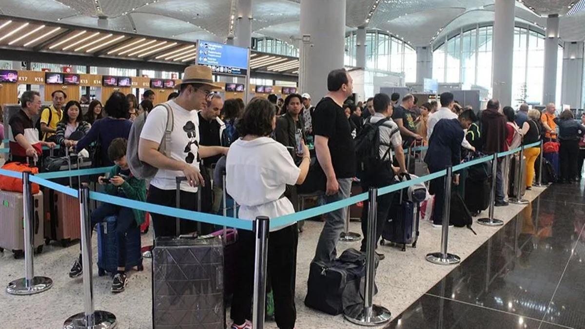 Havalimanlarnda 4 ayda yaklak 55 milyon yolcu arland