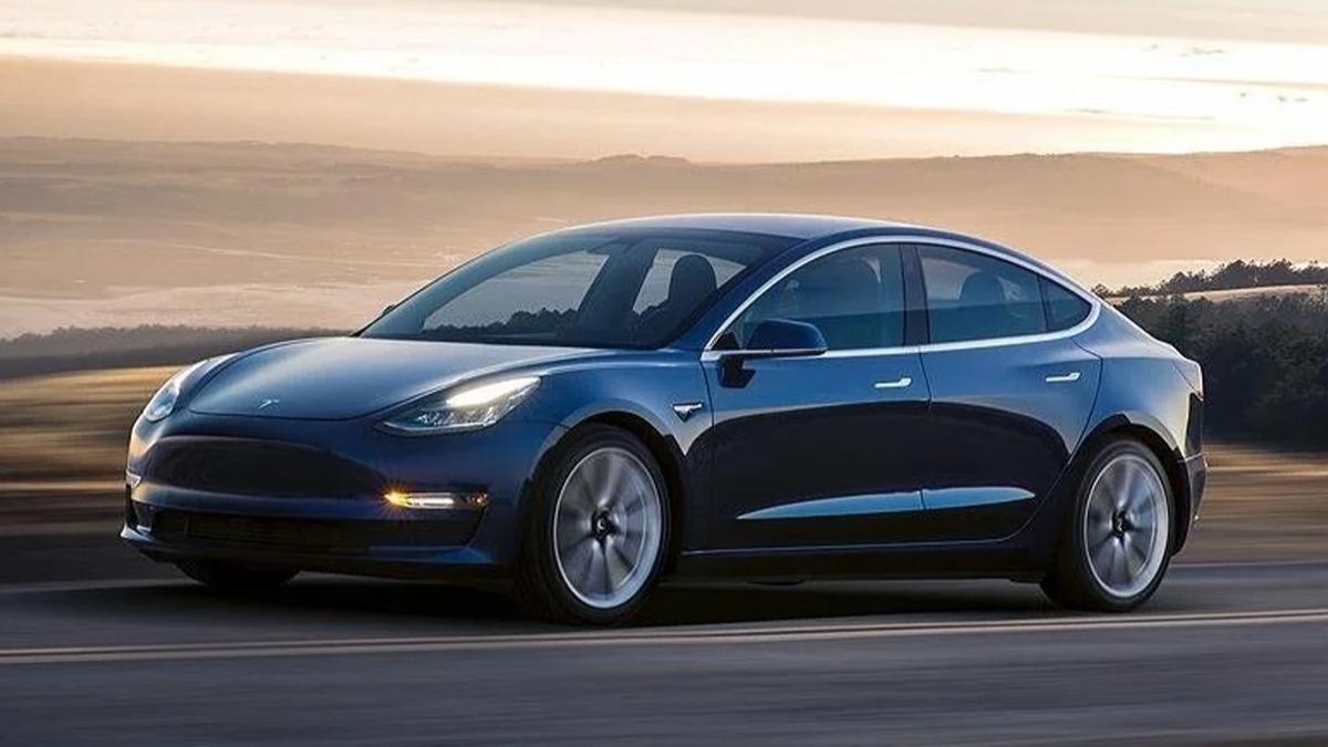 Tesla, 1,1 milyon arac geri aracak 