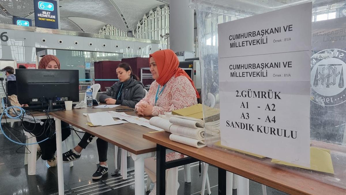 Yurt d semenlerin stanbul Havaliman'nda oy verme ilemleri devam ediyor