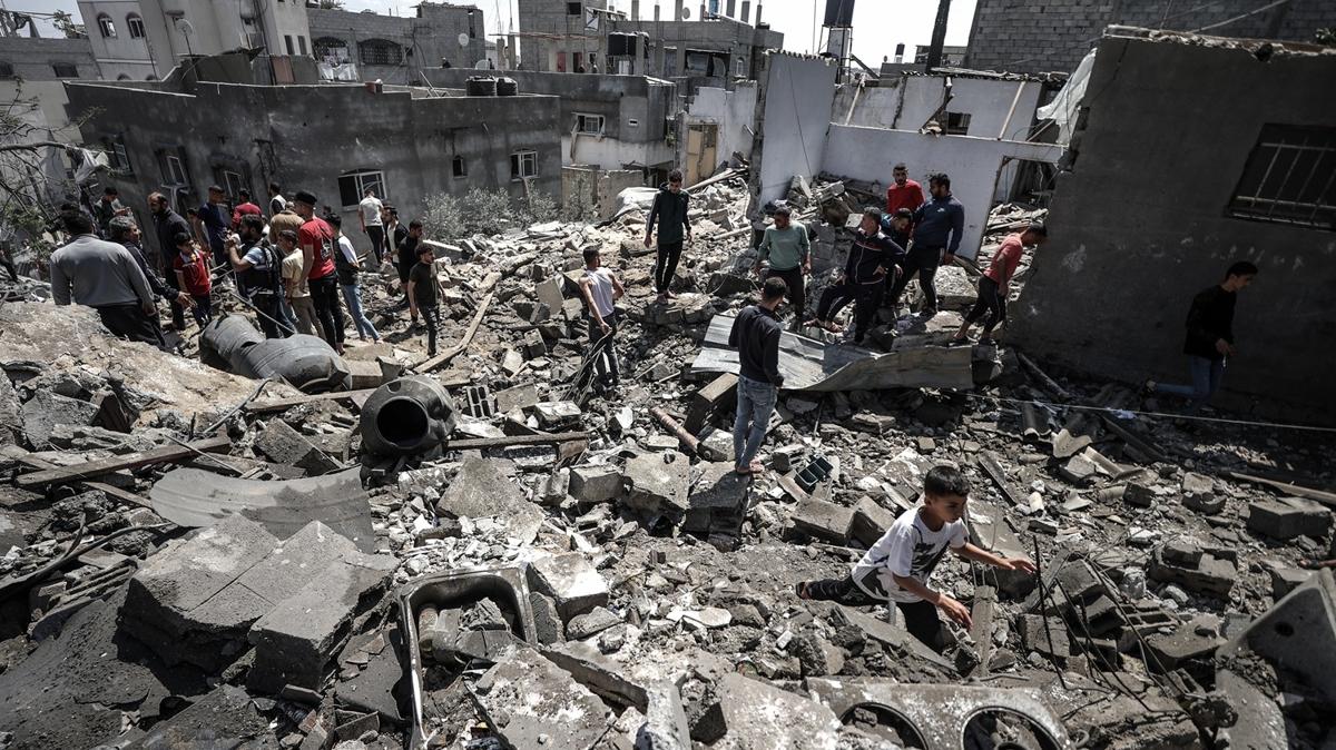 srail sava uaklarnn vurduu Gazze'de son 5 gnde 15 bina ykld