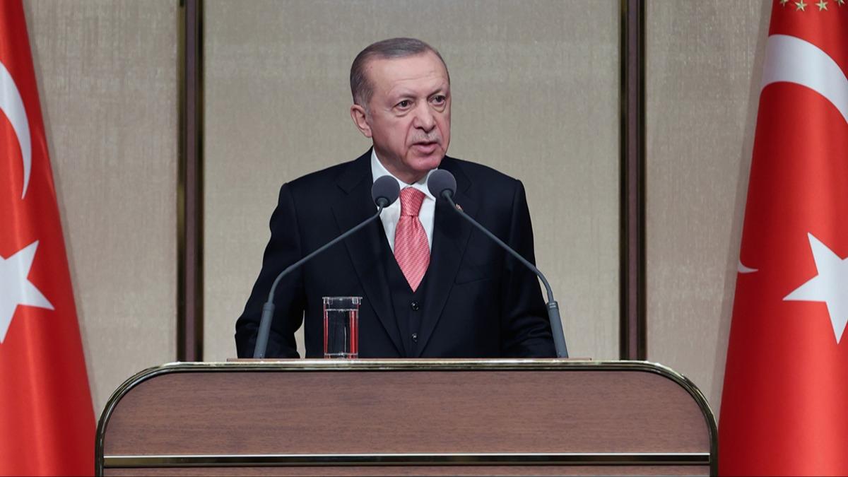 Cumhurbakan Erdoan'dan 19 Mays mesaj: lkemizin geleceinin sembol Trkiye Yzyl'n ina ediyoruz 