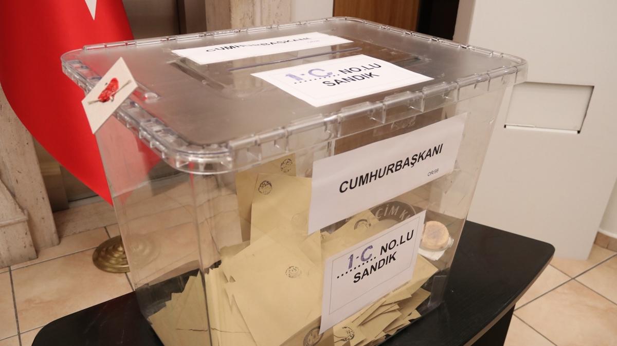 Arnavutluk'ta, Trkiye'deki Cumhurbakan Seimi'nin 2. tur oylamas tamamland 