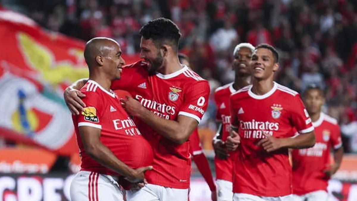 Benfica son dakika golyle puan kapt