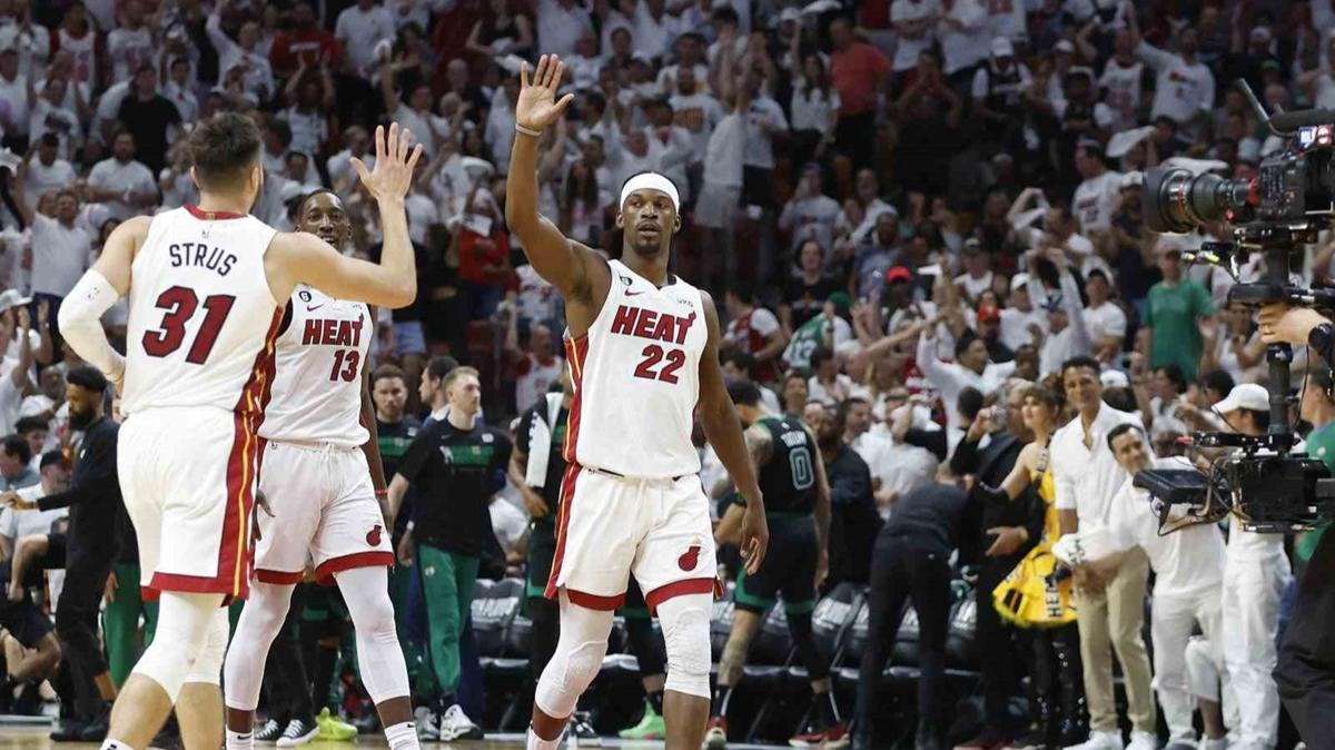 Miami Heat, Boston Celtics'i 128-102 malup ederek seride 3-0 ne geti 