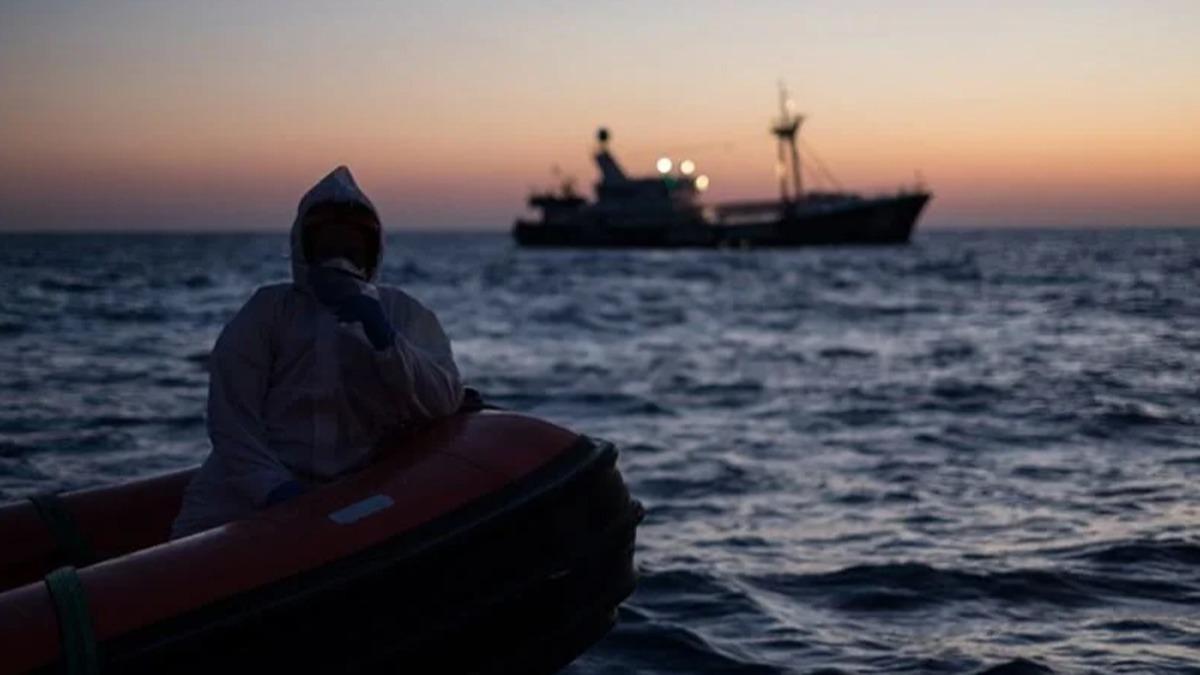 Akdeniz'de yzlerce dzensiz gmeni tayan tekne kayboldu