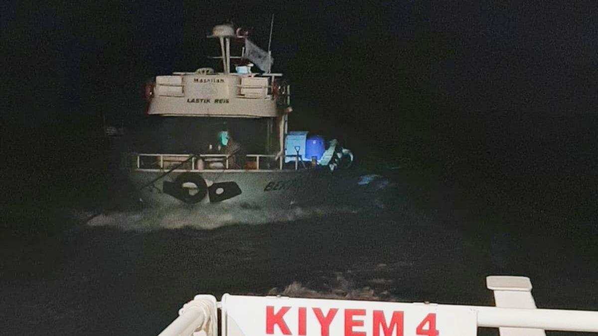 Marmara Adas aklarnda srklenen tekne kurtarld