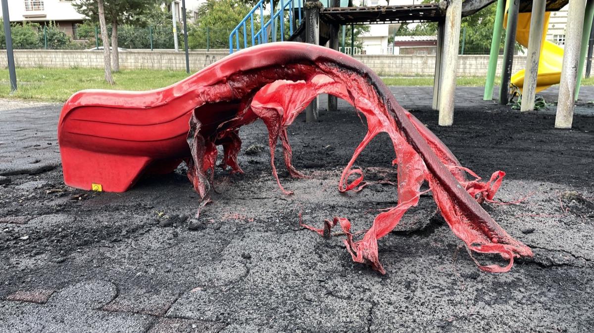 Bingl'de yaklan ara lastii oyun parkndaki malzemelere zarar verdi