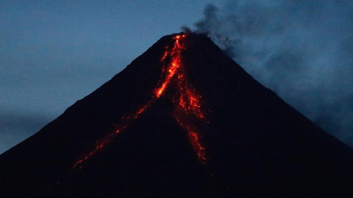 Filipinler'de Mayon Yanarda patlad 