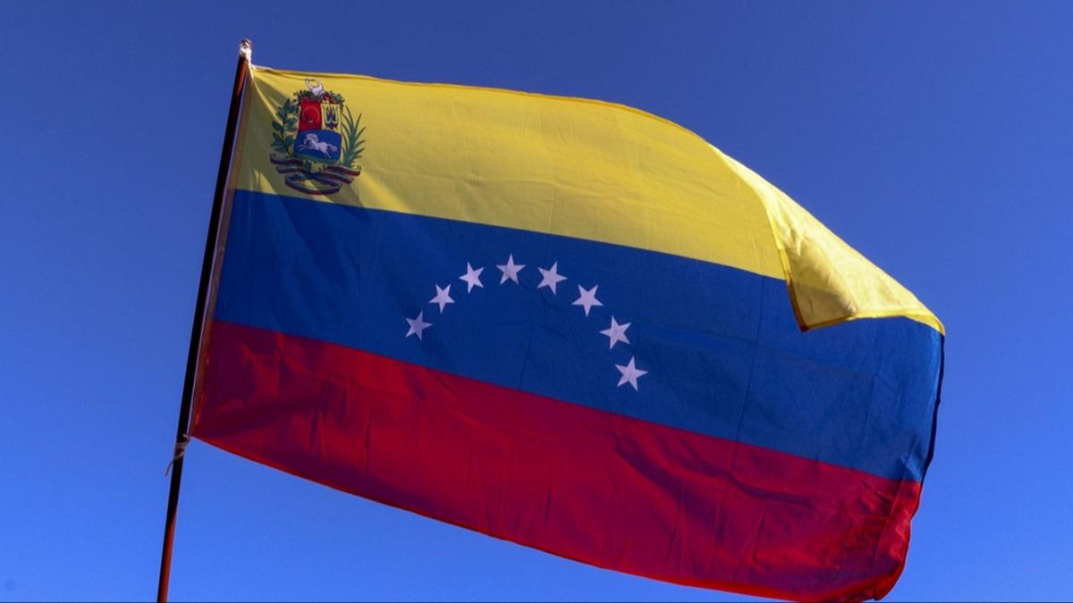 Venezuela'da seimlerden sorumlu 3 kii grevinden ayrld