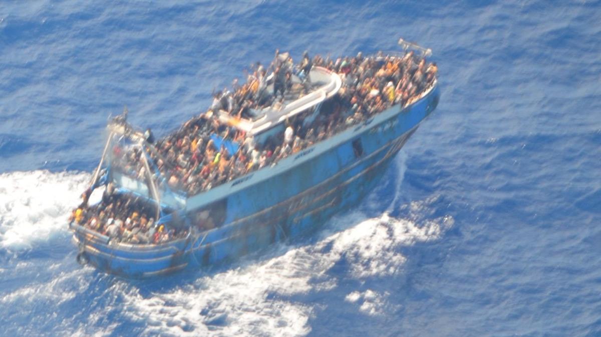 Yunanistan'daki tekne faciasnda 500'e yakn kii kayp