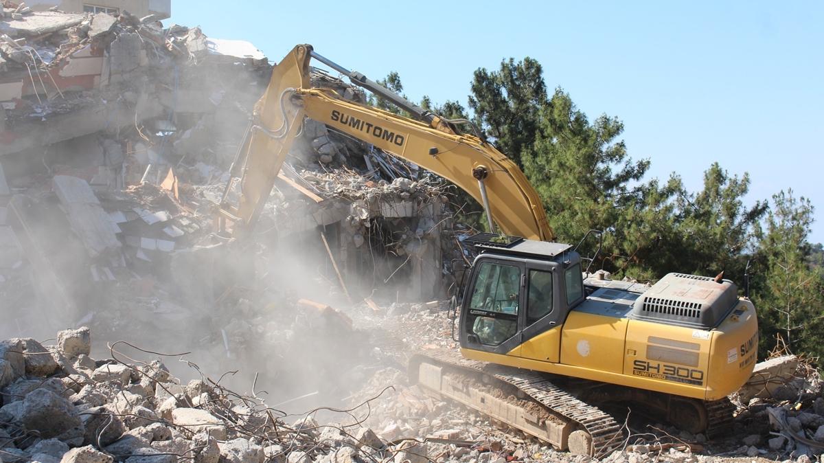 Depremin vurduu Belen'de ar hasarl binalarn ykmna baland