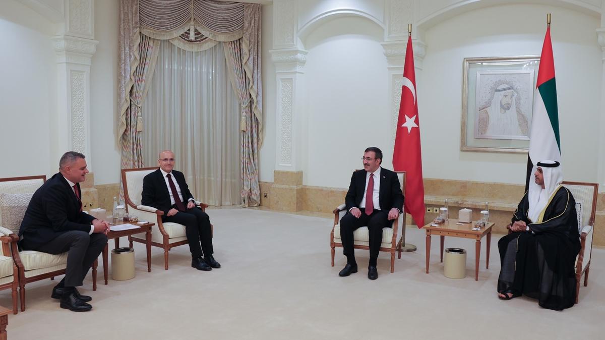 Cumhurbakan Yardmcs Ylmaz ile Bakan imek Birleik Arap Emirlikleri'nde