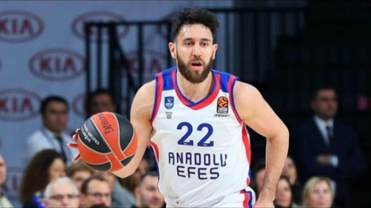 Anadolu Efes, Vasilije Micic'e Veda Etti