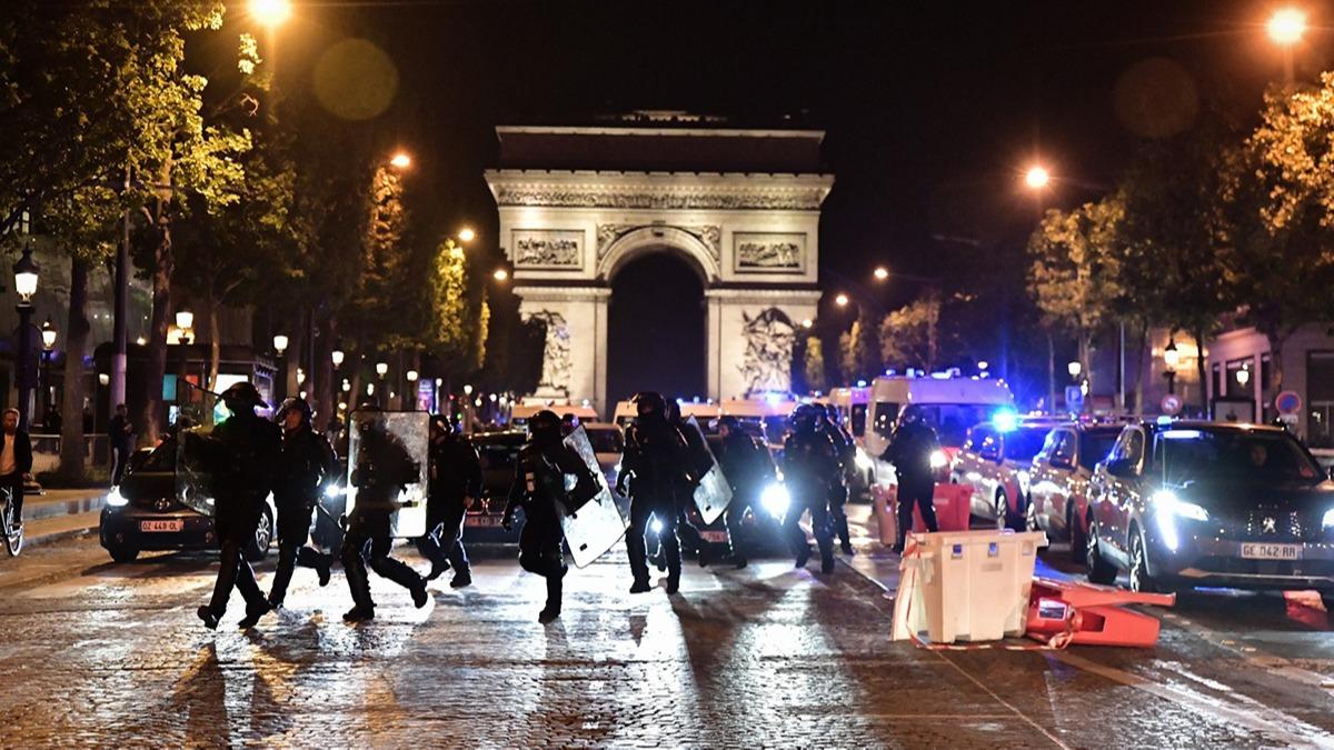 Fransa'da isyan dinmiyor: 45 bin kolluk kuvveti grevine devam edecek