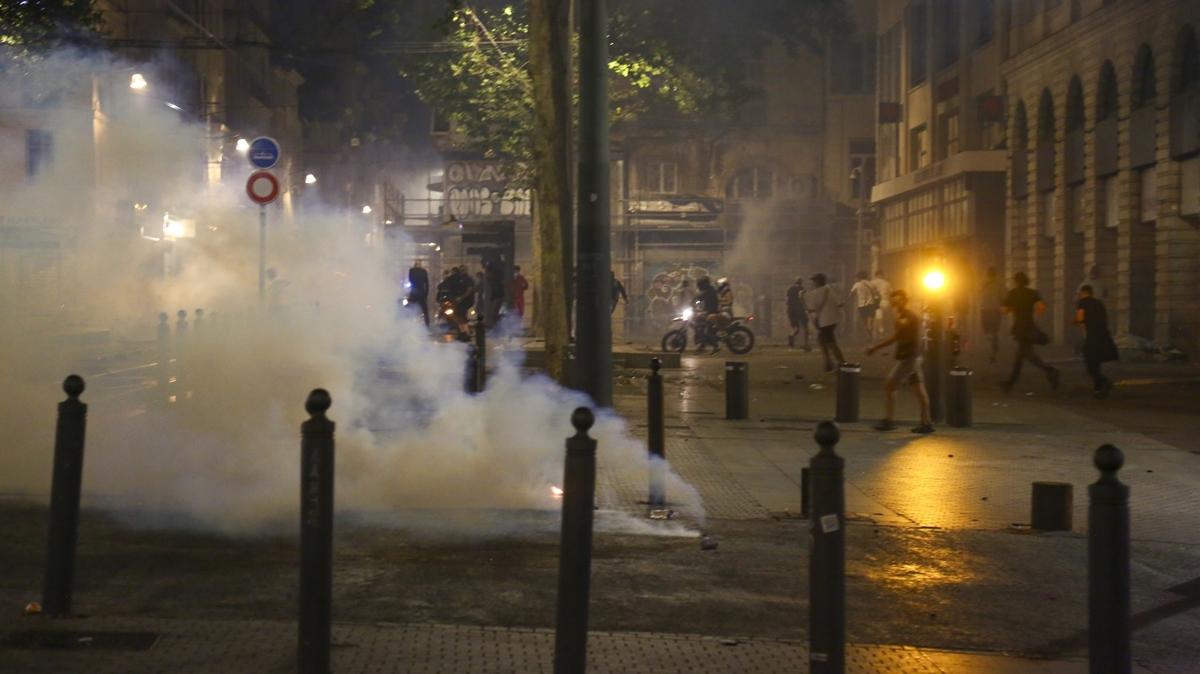 Fransa'daki protestolar dalga dalga yaylyor! Sokak olaylar 3. lkeye srad