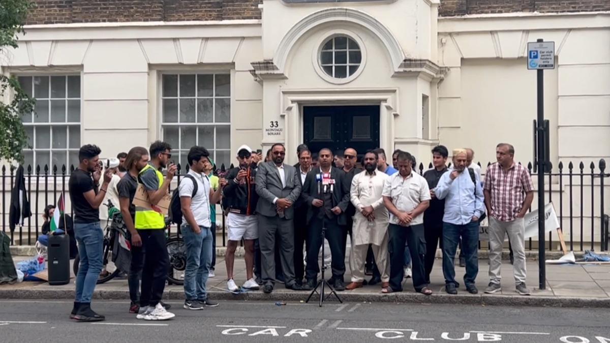 sve'te Kur'an- Kerim yaklmas Londra'da protesto edildi