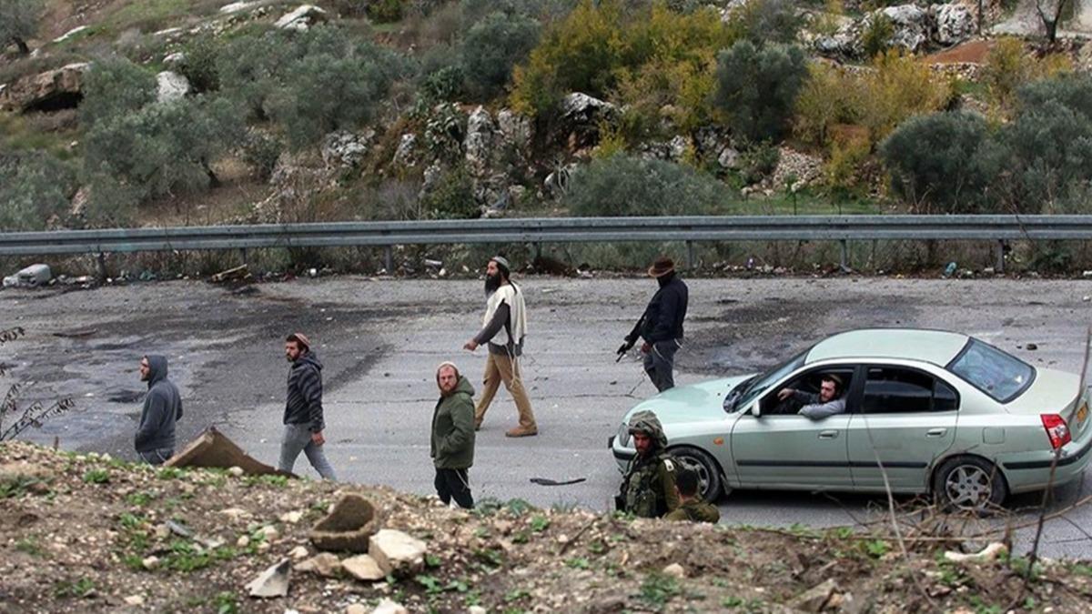 Yahudi yerleimciler, Filistinlilere ait bir kamyona molotofkokteyliyle saldrd
