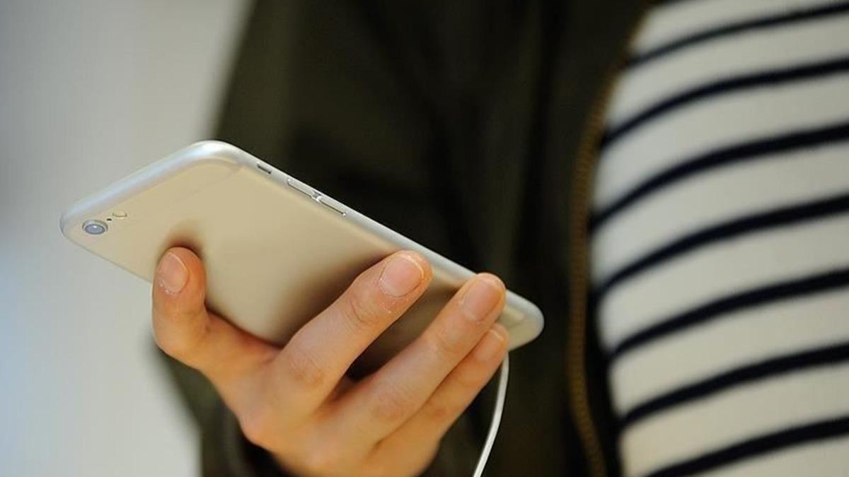 Hollanda'dan dikkat eken karar: Okullarda cep telefonu yasaklanyor