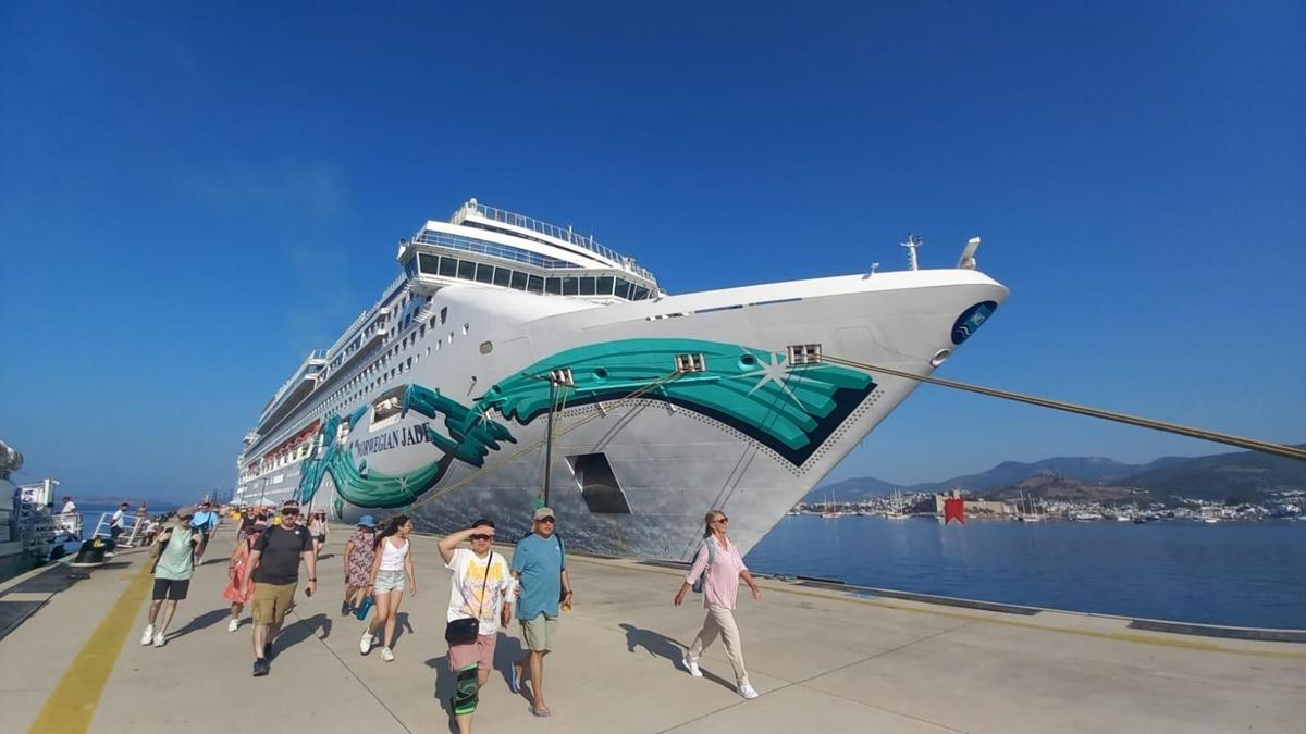 ''Norwegian Jade'' 2 bin 658 turistle Bodrum'da 