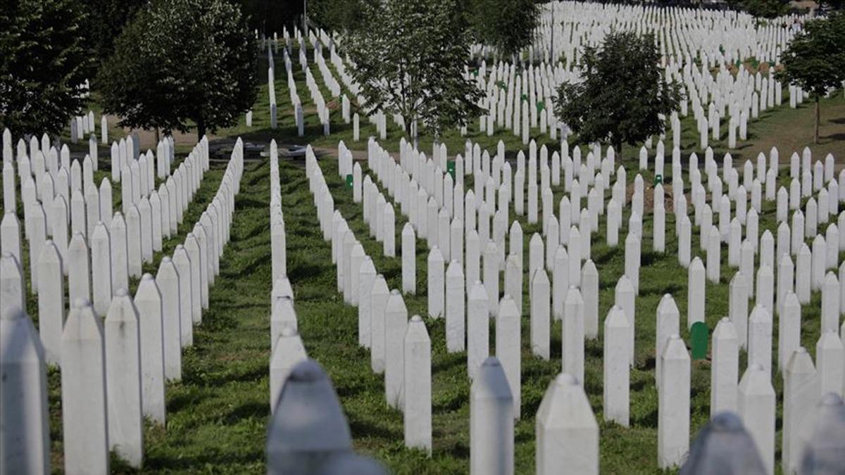 Srebrenitsa'da ldrlen yzlerce kurbann cesedine hala ulalamad