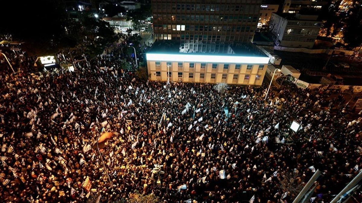 srail'de siyasi basklar protesto edildi