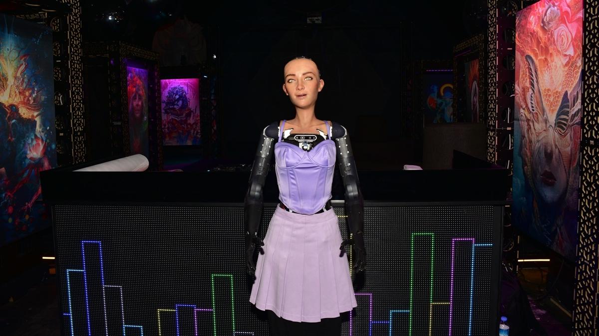 Dnyada vatandala kabul edilen ilk robot Sophia: Trkiye harika bir lke