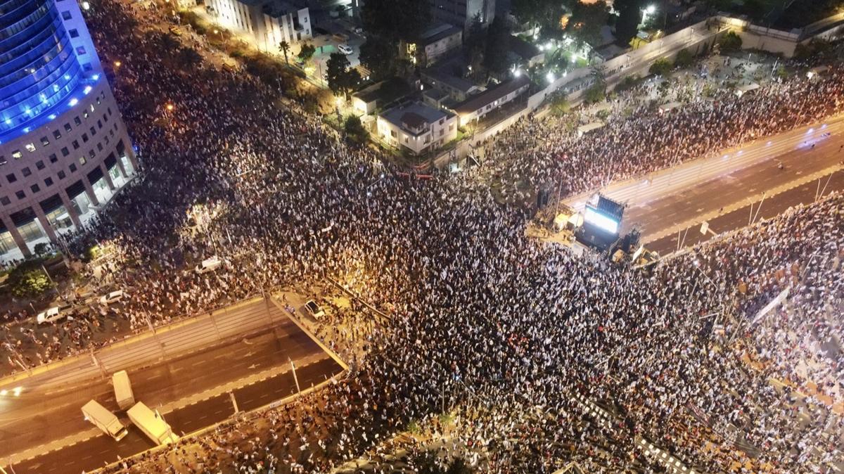 srail'de protestolar dinmiyor: Yz binlerce kii yine sokaklara indi