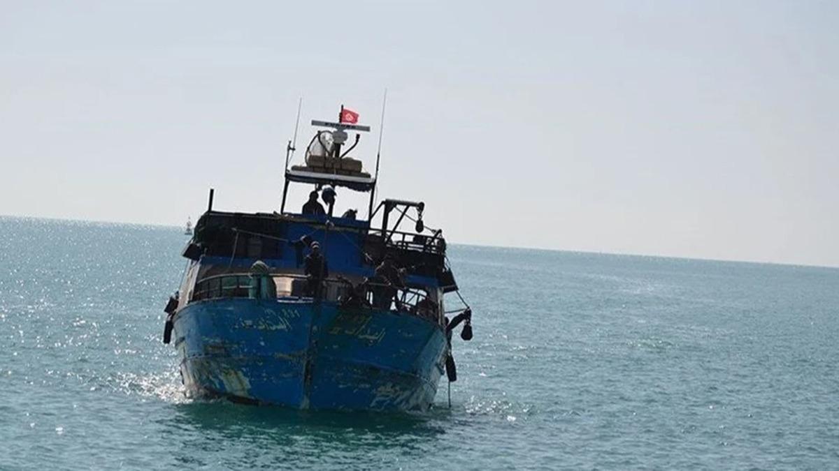 200 dzensiz gmeni tayan kayp tekne bulundu