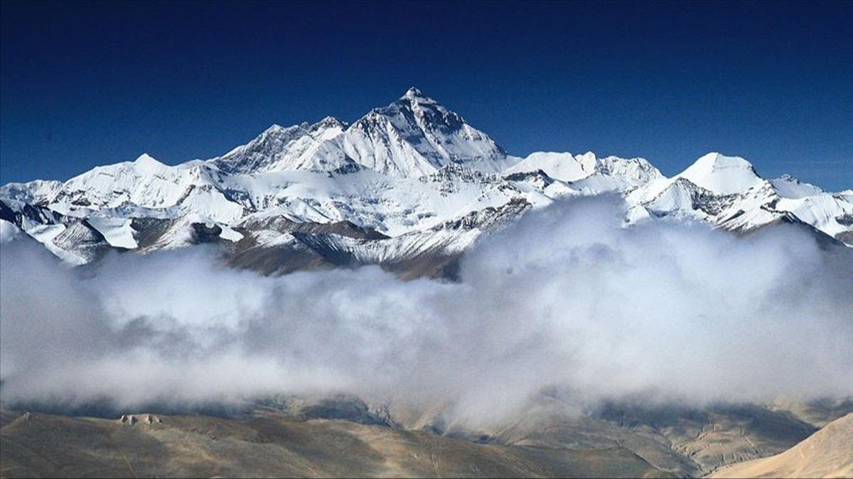 Everest Da'ndan dnen helikopter kayboldu
