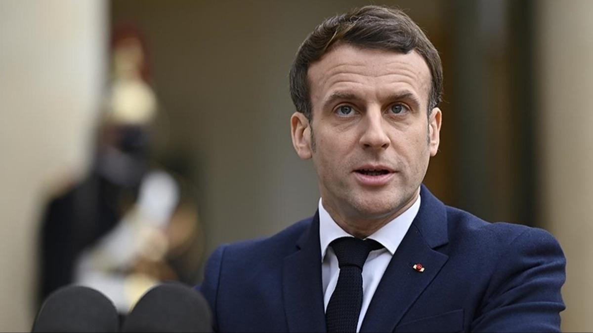 Macron'un kapsna brakld! Fransa 'kesik parmak' olayyla sarsld 