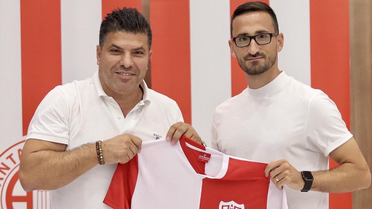 Antalyaspor dur durak bilmiyor! Erdoan Yeilyurt imzay att