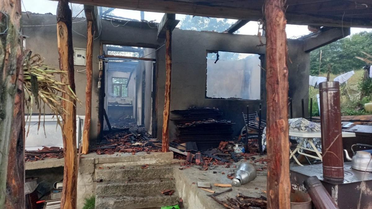 Sinop'ta yangn: Bir iftin cesedi bulundu