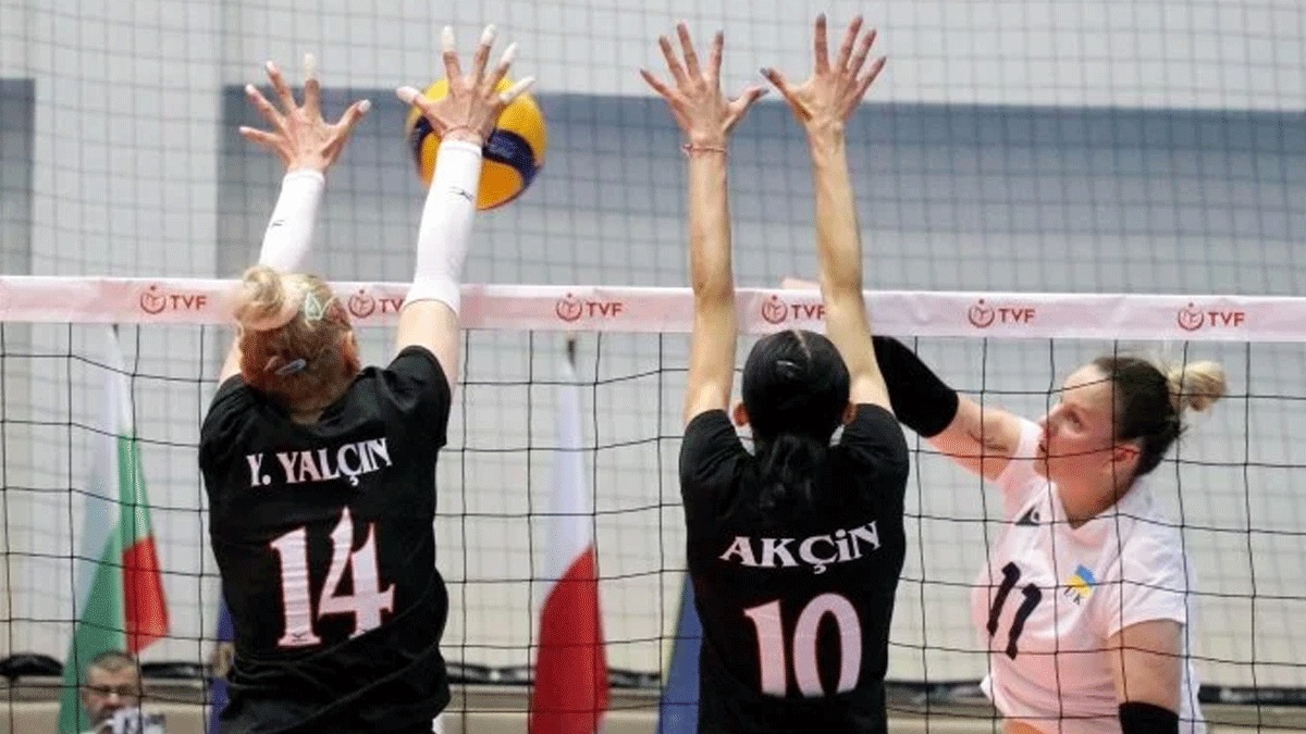 Voleybol Miili Takm, Ukrayna'y 3-0 malup etti