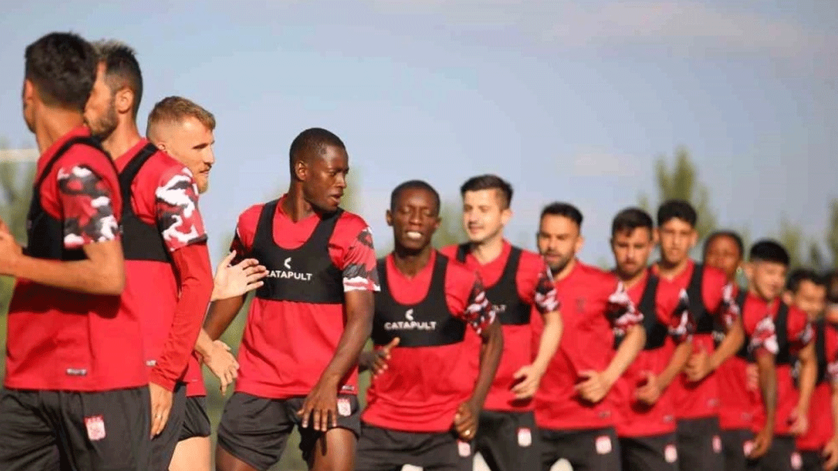 Sivasspor'un yeni sezon hazrlklar Erzurum'da devam ediyor