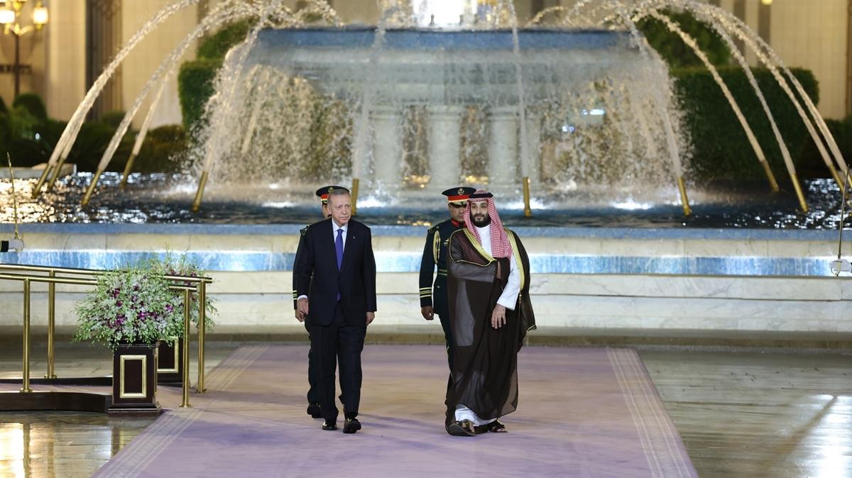 Suudi Arabistan basnnda, Cumhurbakan Erdoan'n ziyaretiyle ilgili ''tarihi ilikiler'' vurgusu
