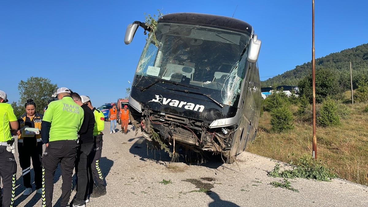 Bolu'da kontrolden kan yolcu otobsndeki 14 kii yaraland