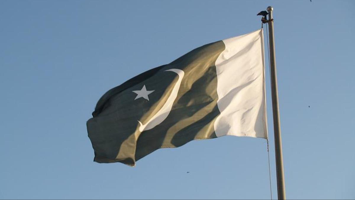 Pakistan, Kur'an- Kerim mushaf yaklmasna tepki: ren ve eytanca