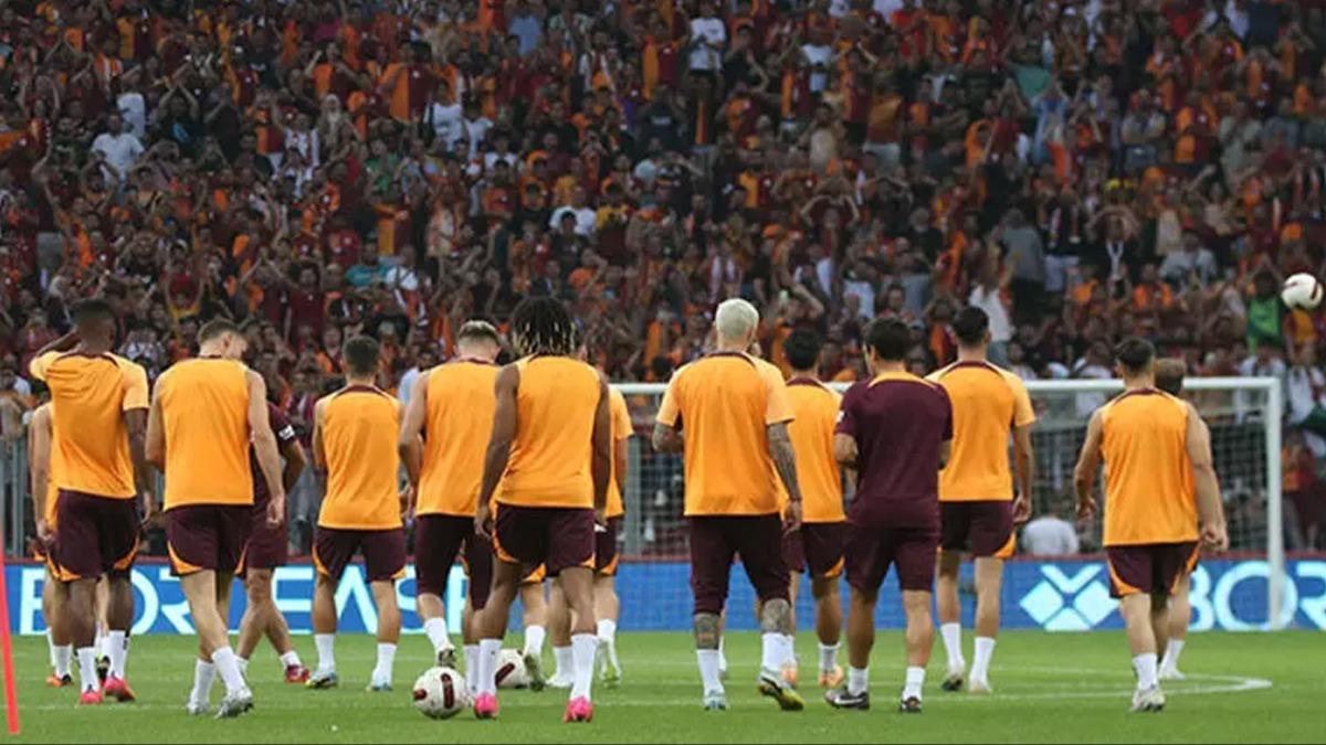 Galatasaray, Zalgiris mann hazrlklarna seyircisi nnde devam etti
