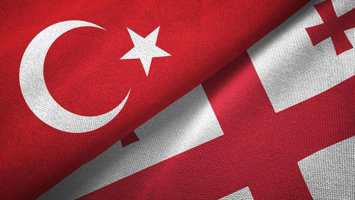 Komuda Trkiye'ye 'sper g' nitelemesi: Byk nem veriyoruz