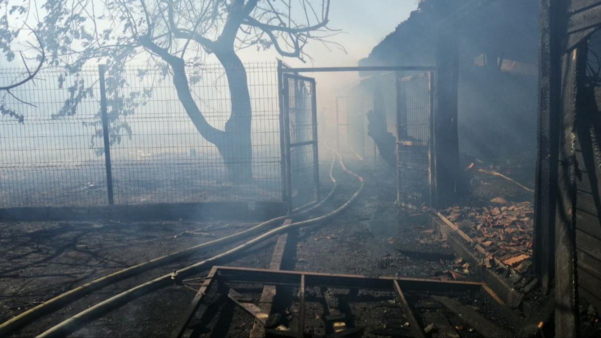 Silivri'de korkutan yangn itfaiye tarafndan sndrld