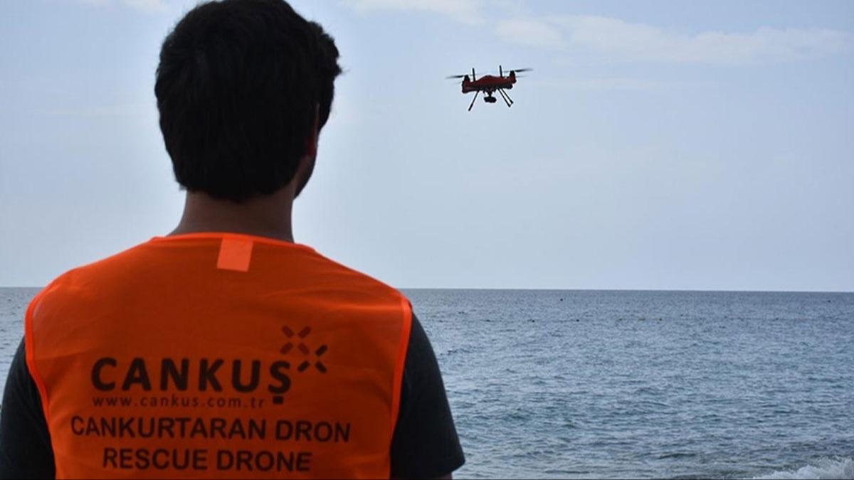 Antalya'da boulma tehlikesi yaayan turisti drone kurtard