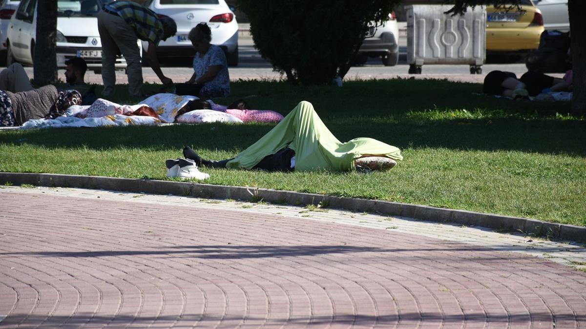 Malatya'da vatandalar geceyi parklarda geirdi