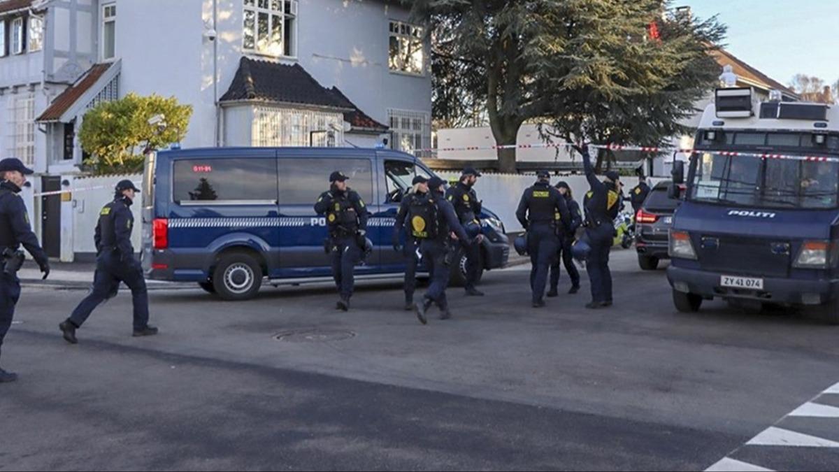 Alak eylemler sryor: Danimarka'da Trk Bykelilii nnde Kur'an- Kerim'e saldr