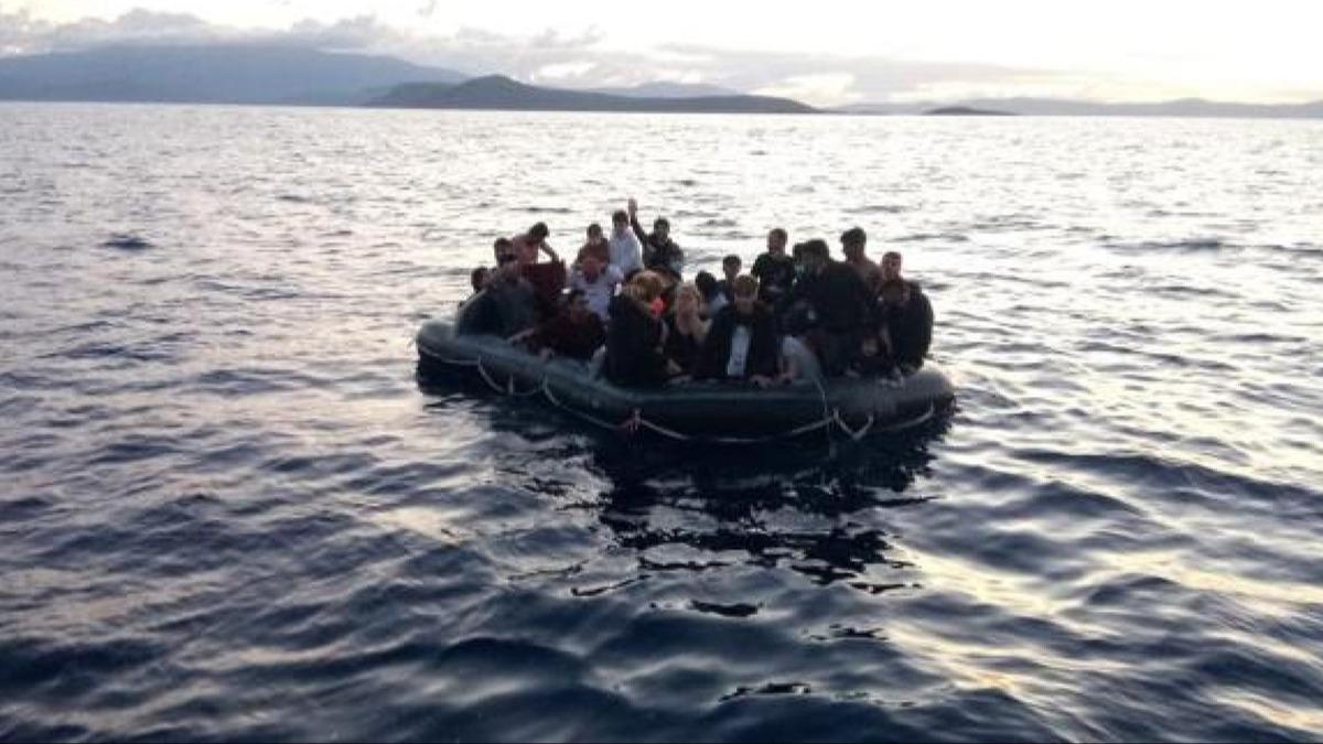 Tunus'ta gmenleri tayan tekne batt: 5 kii ld