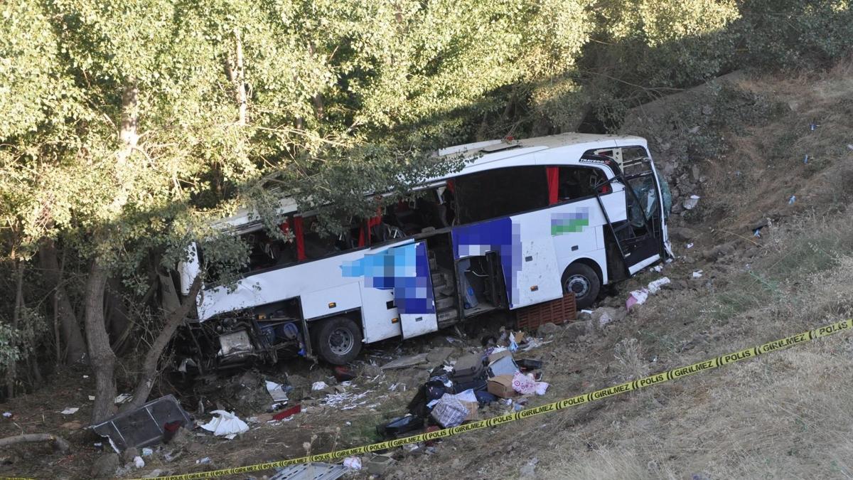 12 kiinin ld otobs kazasndaki yaral yolcu kameralara konutu